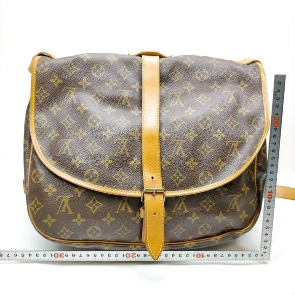 LOUIS VUITTON Authentic
Monogram Saumur 35 Handbag - Picture 11 of 11